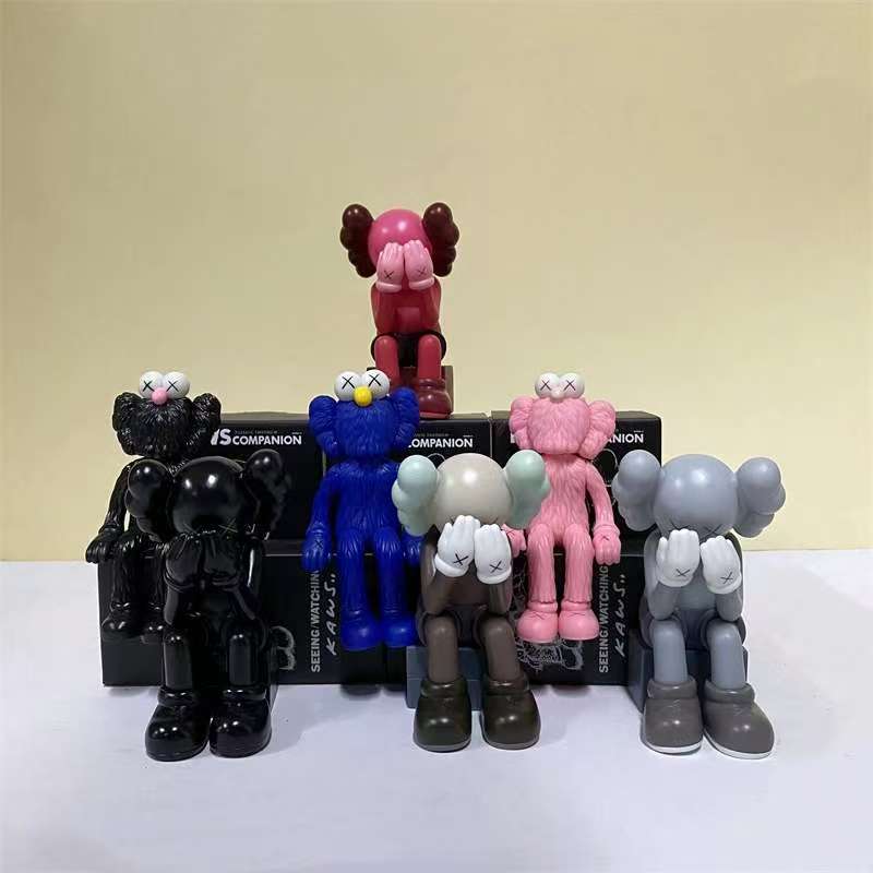 Kaws 8x7x12cm 110g  42